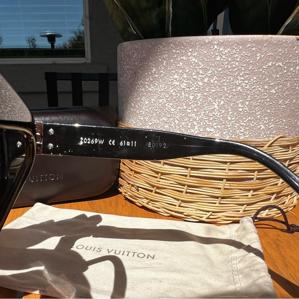 Louis Vuitton Sunglasses - Picture 6 of 6
